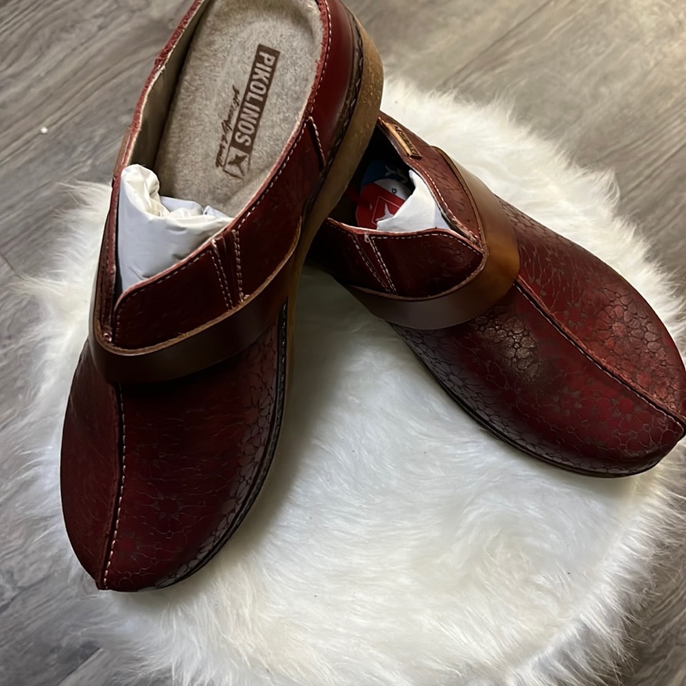 Brown Pikolinos women clog